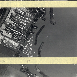 842120 Luchtfoto van enkele jachthavens in de Vinkeveense Plassen bij de Winkeldijk te Abcoude, vanuit het westen.N.B. ...